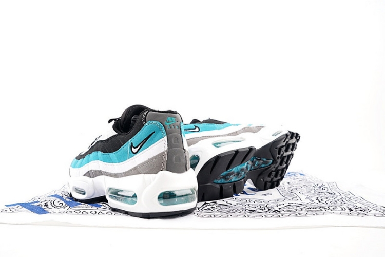 Nike WMNS Air Max 95 Essential 807743-064