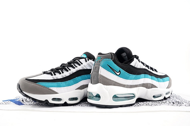 Nike WMNS Air Max 95 Essential 807743-064