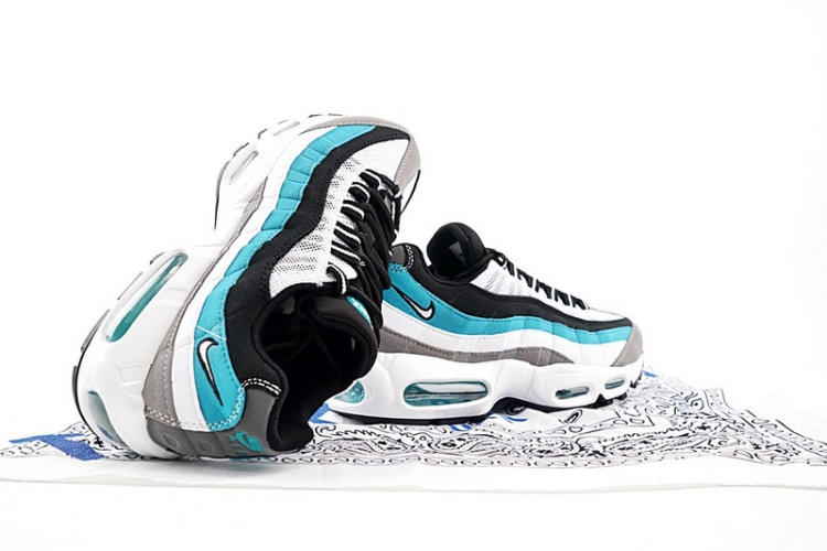 Nike WMNS Air Max 95 Essential 807743-064