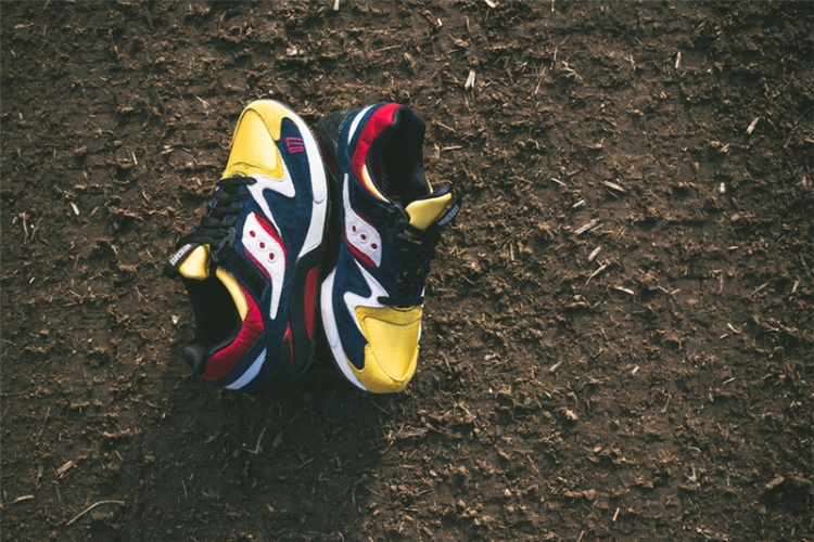 Play Cloths x Saucony Grid 9000 Motocross