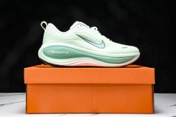 Nike Air ZoomX Vomero 18 Plus HM6805